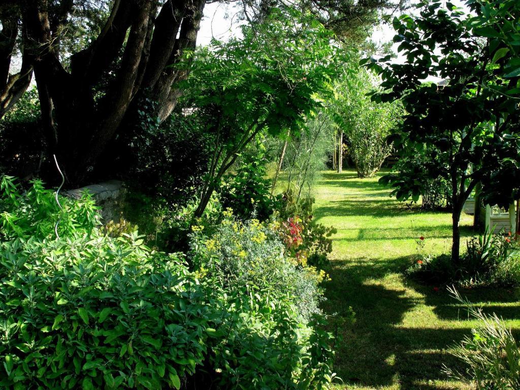 La Claverie Sainte-Radégonde-des-Noyers Exterior foto
